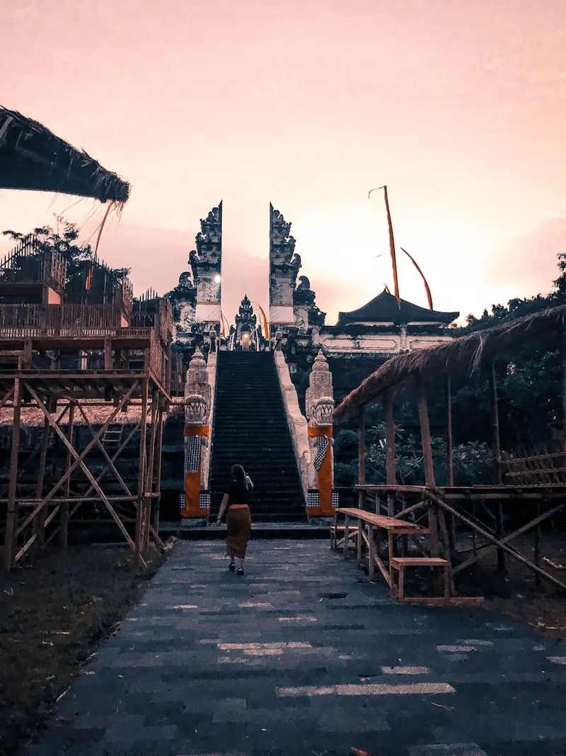 Lempuyang temple, một trong s&aacute;u kỳ quan mới của thế giới tại Bali 6