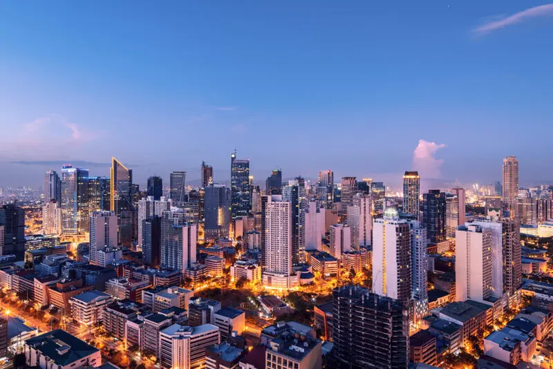 Makati đ&ocirc; thị sầm uất mang m&agrave;u ho&agrave;i cổ ở Philippines 2