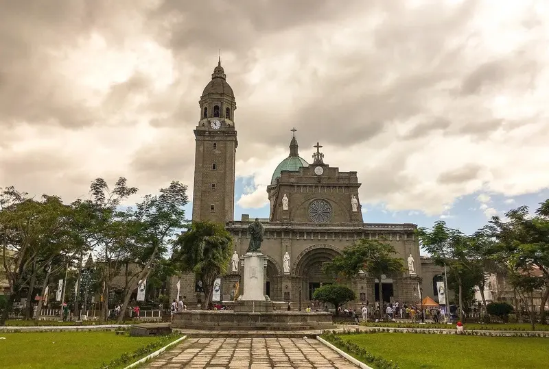 Makati đ&ocirc; thị sầm uất mang m&agrave;u ho&agrave;i cổ ở Philippines 9