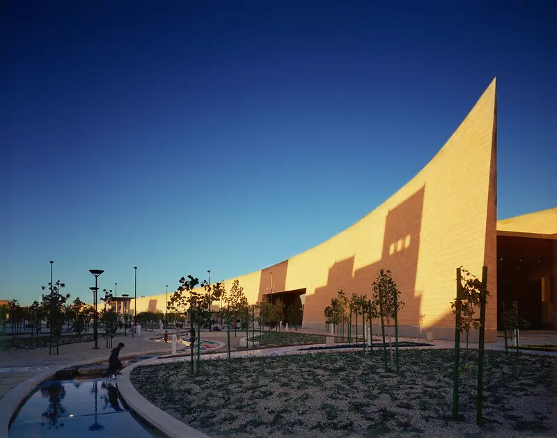 Riyadh thủ đ&ocirc; Ả Rập Saudi nơi kết hợp cổ điển v&agrave; tầm nh&igrave;n tương lai 12