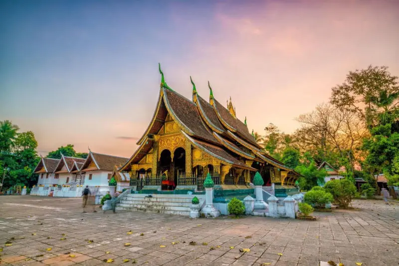 Thành phố Luông Pha Băng cổ kính nằm bên dòng sông Mê Kong 11