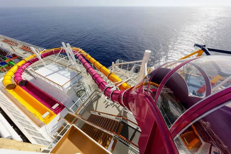 Thực hiện hải tr&igrave;nh ấn tượng c&ugrave;ng du thuyền Genting Dream 8