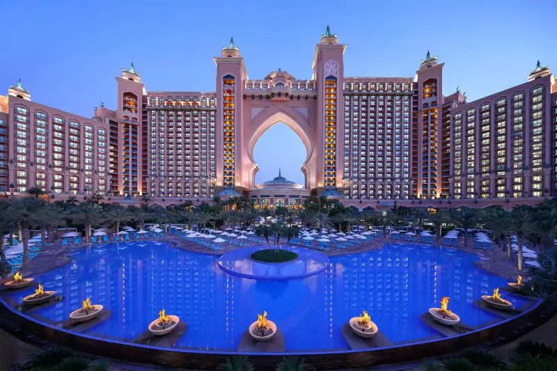 Vui chơi thỏa th&iacute;ch tại đảo cọ Palm Jumeirah đầy sức sống 8