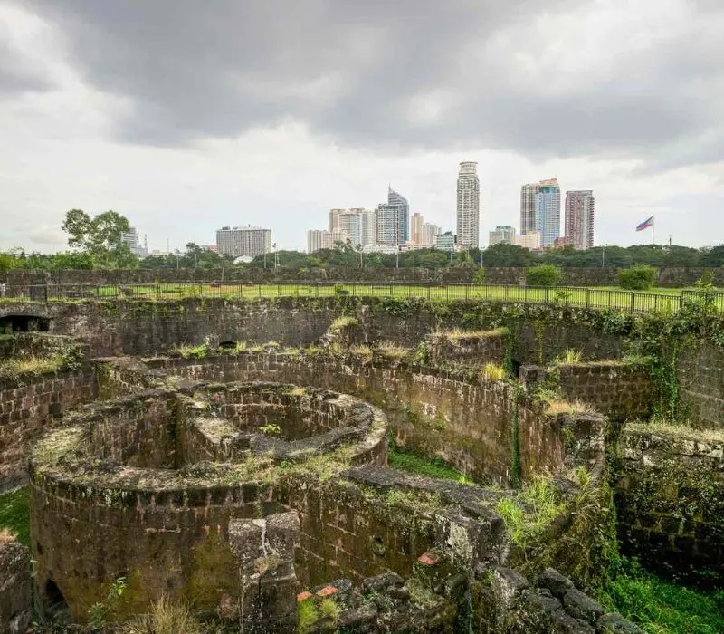 Intramuros, thành phố có tường bao quanh cổ kính tại Manila Philippines