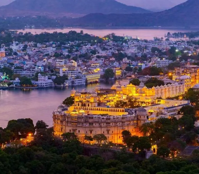 Udaipur, thành phố trắng bước ra từ cổ tích Ấn Độ