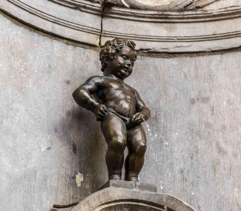 Biểu tượng độc đáo Manneken Pis khác biệt giữa lòng Brussel