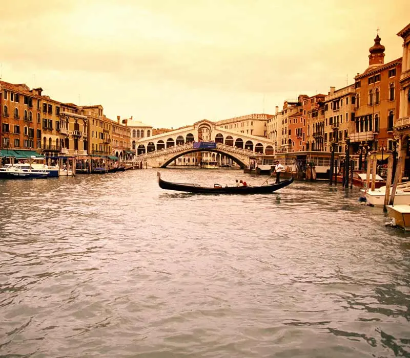Cầu Rialto: Biểu tượng kiến trúc vượt thời gian của Venice
