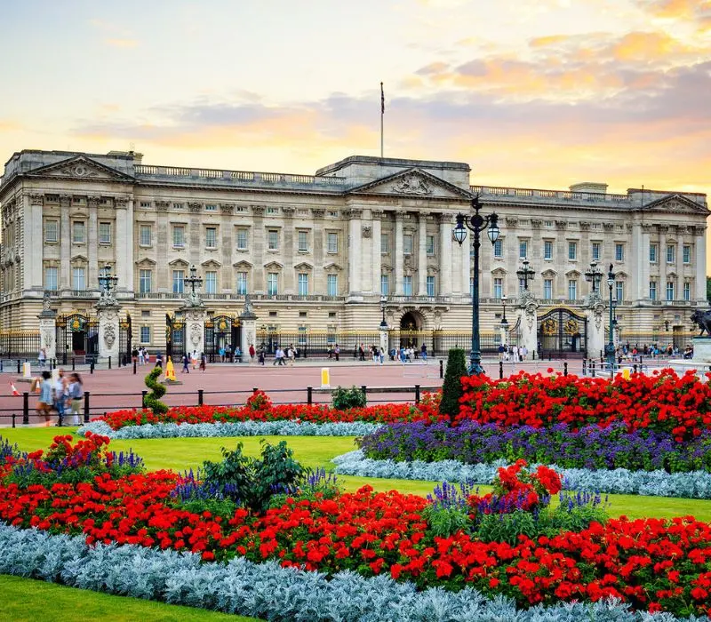 Chiêm ngưỡng kiến trúc cung điện Buckingham xa hoa, lộng lẫy