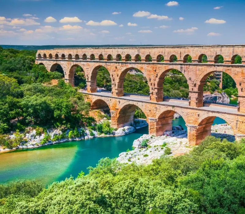 Choáng ngợp di tích ngàn năm Pont du Gard giữa nước Pháp