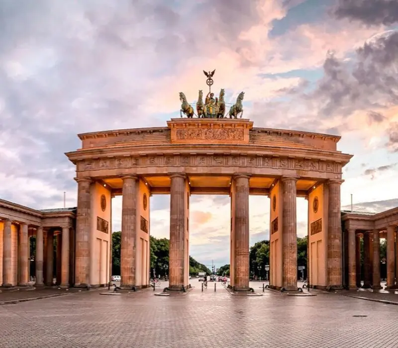 Cổng Brandenburg mang tính biểu tượng tại thủ đô Berlin