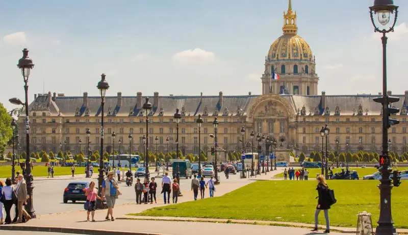 Ấn tượng c&ocirc;ng tr&igrave;nh kiến tr&uacute;c Điện Invalides tại Paris 3