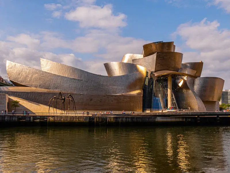 Bảo t&agrave;ng Guggenheim Bilbao, biểu tượng nghệ thuật v&agrave; kiến tr&uacute;c đương đại 3