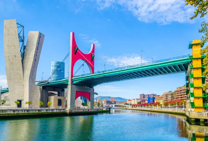Bảo t&agrave;ng Guggenheim Bilbao, biểu tượng nghệ thuật v&agrave; kiến tr&uacute;c đương đại 11