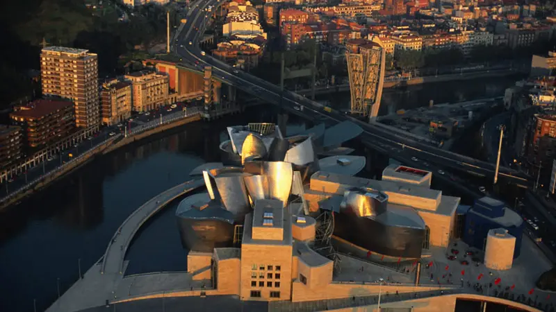 Bảo t&agrave;ng Guggenheim Bilbao, biểu tượng nghệ thuật v&agrave; kiến tr&uacute;c đương đại 6