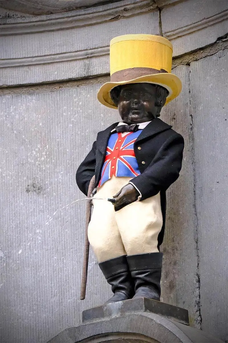 Biểu tượng độc đ&aacute;o Manneken Pis kh&aacute;c biệt giữa l&ograve;ng Brussel 7