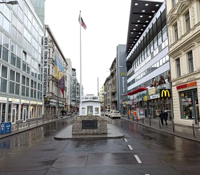 Bức tường Berlin, nh&acirc;n chứng sống động của lịch sử Đức 12