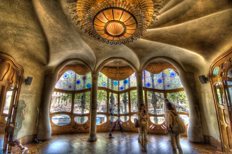 Casa Batll&oacute;: Ng&ocirc;i nh&agrave; đẹp v&agrave; độc đ&aacute;o bậc nhất Barcelona 4