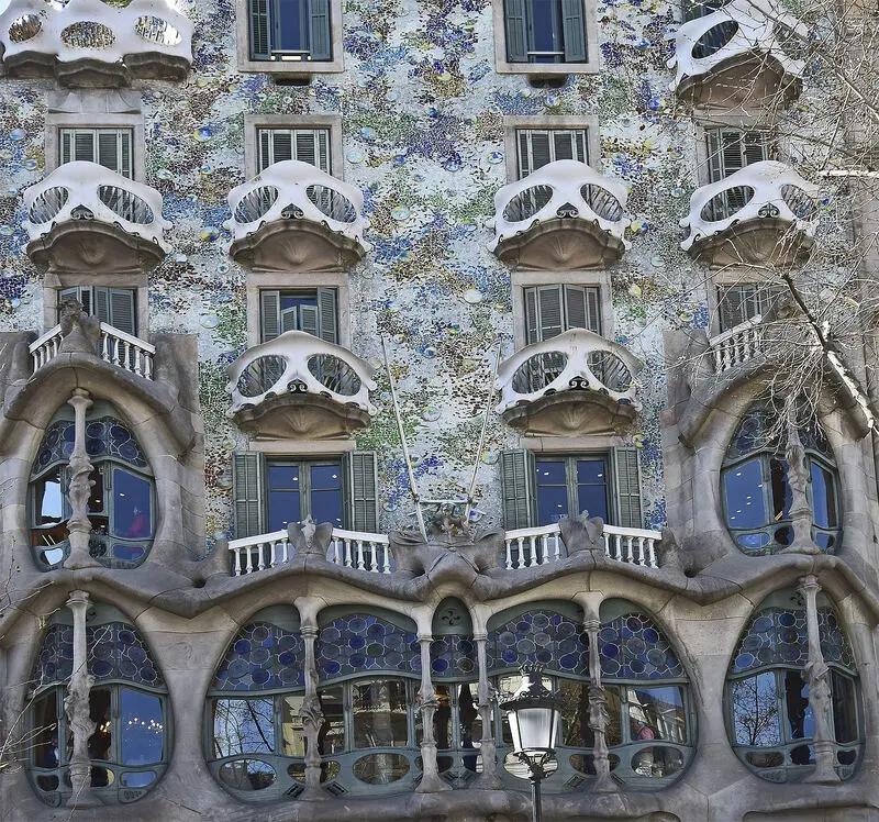 Casa Batll&oacute;: Ng&ocirc;i nh&agrave; đẹp v&agrave; độc đ&aacute;o bậc nhất Barcelona 6