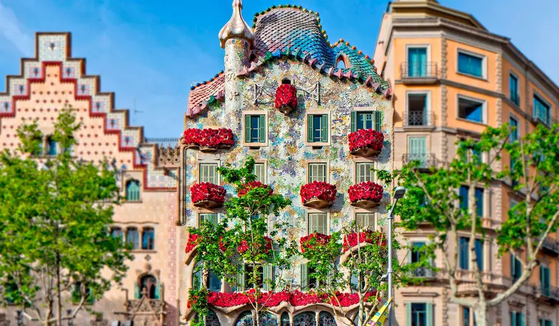 Casa Batll&oacute;: Ng&ocirc;i nh&agrave; đẹp v&agrave; độc đ&aacute;o bậc nhất Barcelona 2