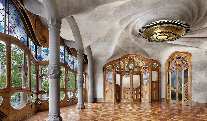 Casa Batll&oacute;: Ng&ocirc;i nh&agrave; đẹp v&agrave; độc đ&aacute;o bậc nhất Barcelona 8