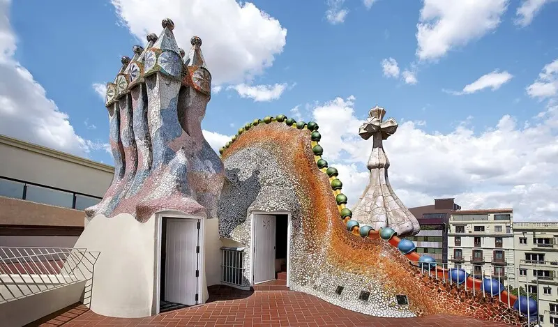 Casa Batll&oacute;: Ng&ocirc;i nh&agrave; đẹp v&agrave; độc đ&aacute;o bậc nhất Barcelona 7