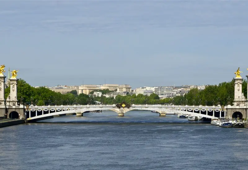 Cầu Alexandre III: Tuyệt t&aacute;c kiến tr&uacute;c giữa l&ograve;ng Paris 3