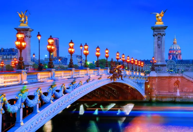 Cầu Alexandre III: Tuyệt t&aacute;c kiến tr&uacute;c giữa l&ograve;ng Paris 5