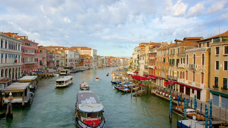 Cầu Rialto: Biểu tượng kiến tr&uacute;c vượt thời gian của Venice 6