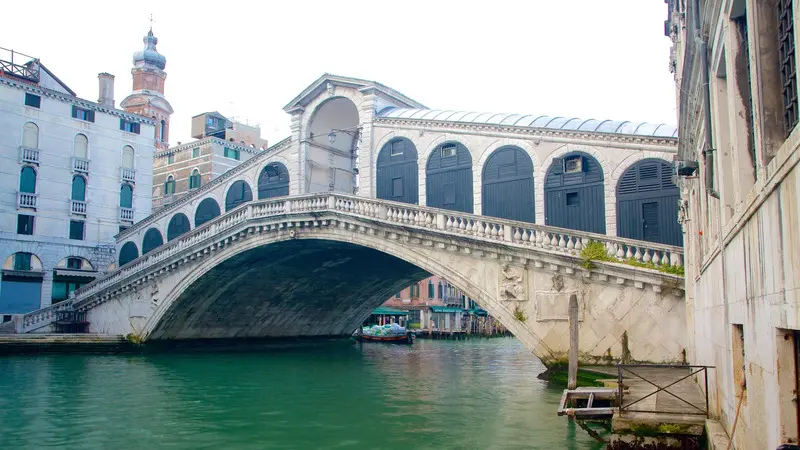 Cầu Rialto: Biểu tượng kiến tr&uacute;c vượt thời gian của Venice 2