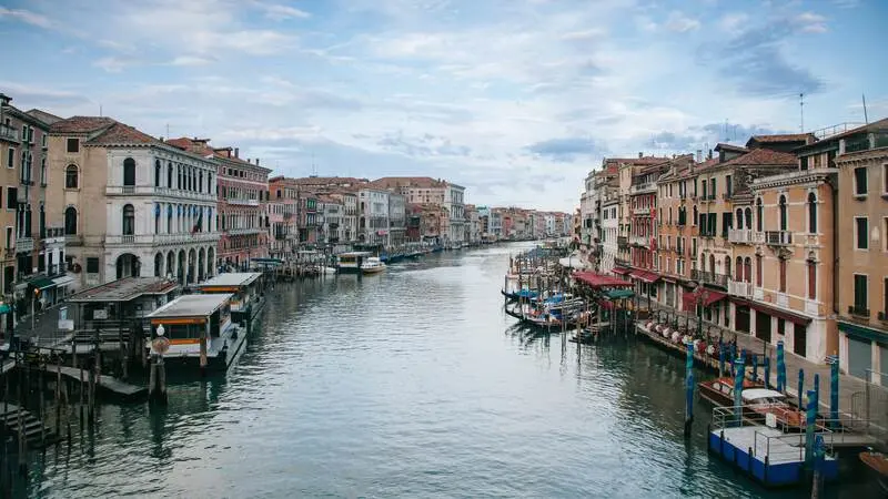 Cầu Rialto: Biểu tượng kiến tr&uacute;c vượt thời gian của Venice 7
