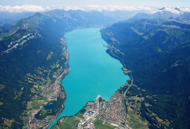 Chi&ecirc;m ngưỡng hồ Brienz thơ mộng, hữu t&igrave;nh ngo&agrave;i đời thực 3