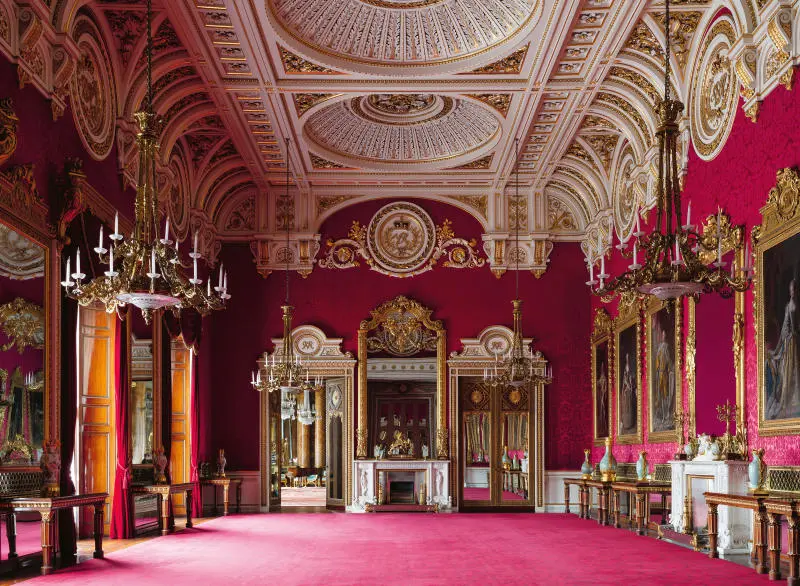 Chi&ecirc;m ngưỡng kiến tr&uacute;c cung điện Buckingham xa hoa, lộng lẫy 8