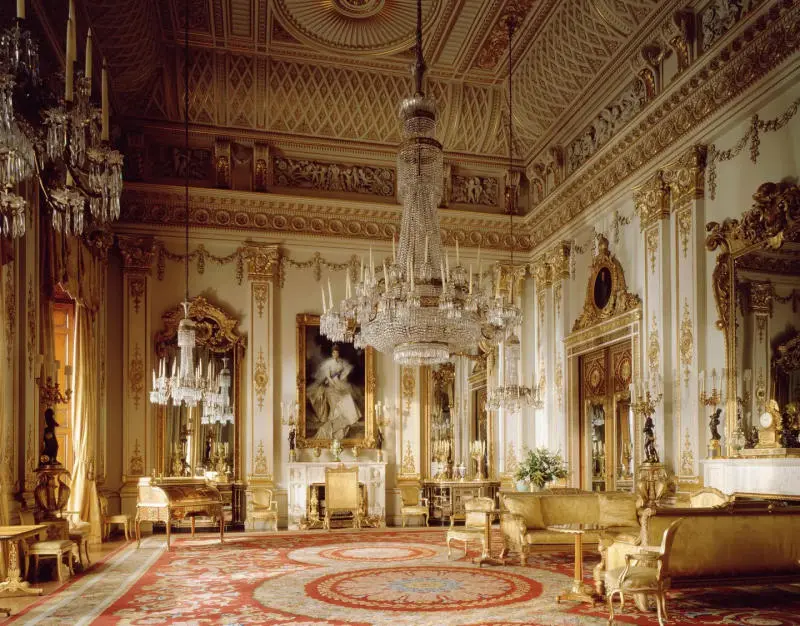 Chi&ecirc;m ngưỡng kiến tr&uacute;c cung điện Buckingham xa hoa, lộng lẫy 7