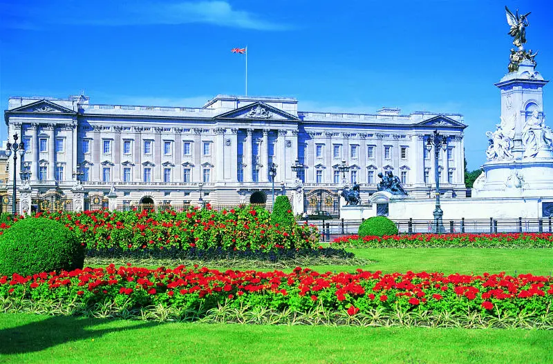 Chi&ecirc;m ngưỡng kiến tr&uacute;c cung điện Buckingham xa hoa, lộng lẫy 10