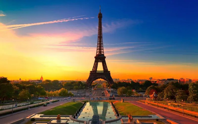 Chi&ecirc;m ngưỡng th&aacute;p Eiffel: Biểu tượng vươn m&igrave;nh nơi Paris hoa lệ 4