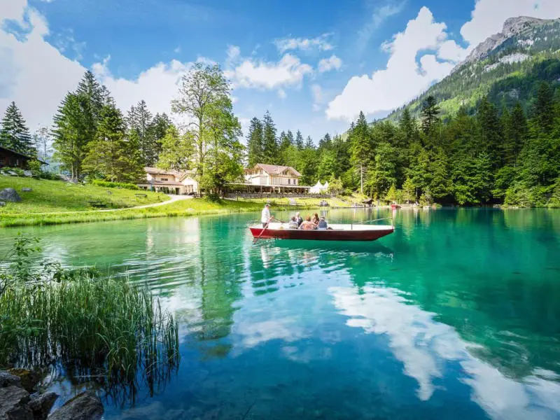 Chi&ecirc;m ngưỡng vẻ đẹp tuyệt sắc của hồ Blausee Thụy Sĩ 4
