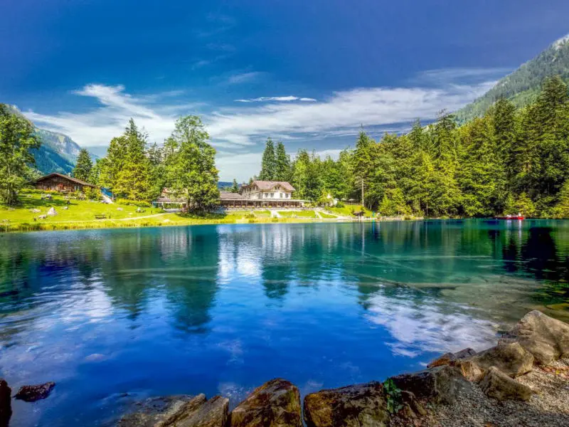 Chi&ecirc;m ngưỡng vẻ đẹp tuyệt sắc của hồ Blausee Thụy Sĩ 2