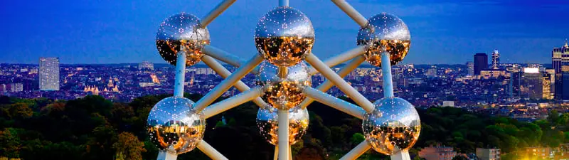 Chinh phục đỉnh cao kiến tr&uacute;c Atomium của thủ đ&ocirc; Brussels 3
