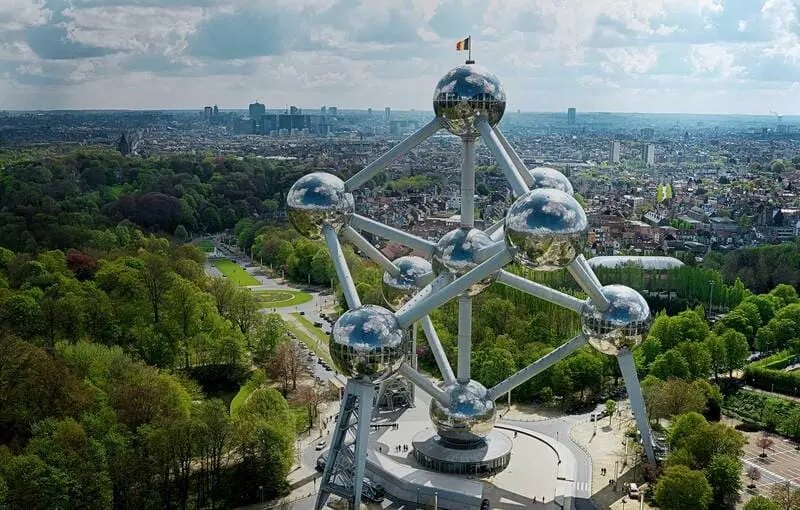 Chinh phục đỉnh cao kiến tr&uacute;c Atomium của thủ đ&ocirc; Brussels 2