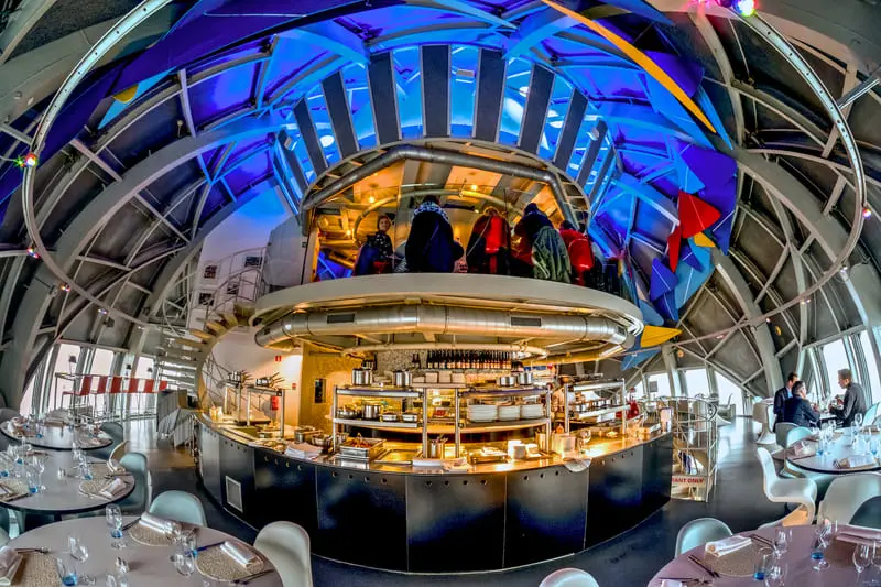 Chinh phục đỉnh cao kiến tr&uacute;c Atomium của thủ đ&ocirc; Brussels 6