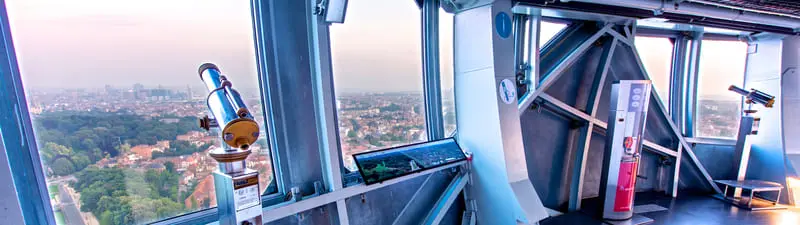 Chinh phục đỉnh cao kiến tr&uacute;c Atomium của thủ đ&ocirc; Brussels 5