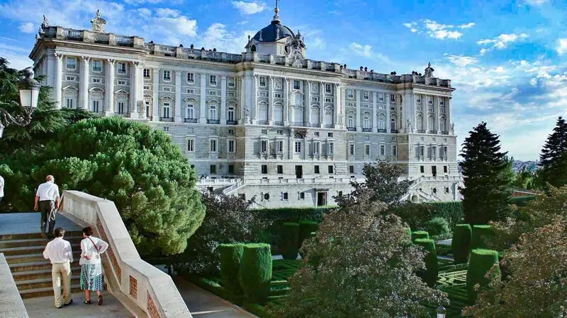 Cung điện Ho&agrave;ng gia T&acirc;y Ban Nha: Di sản của qu&aacute; khứ huy ho&agrave;ng ở Madrid 3