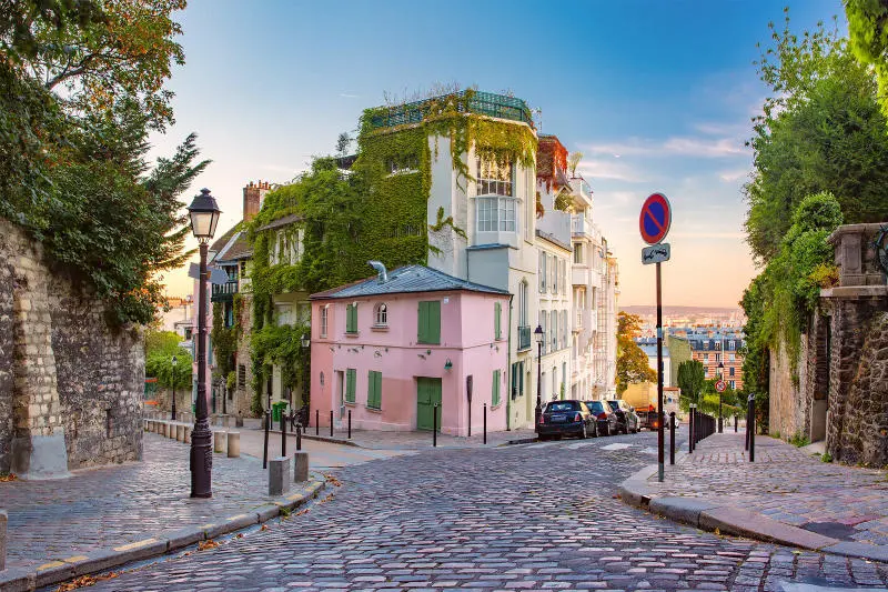 Đắm say trước ngọn đồi Montmartre thơ mộng, l&atilde;ng mạn 2