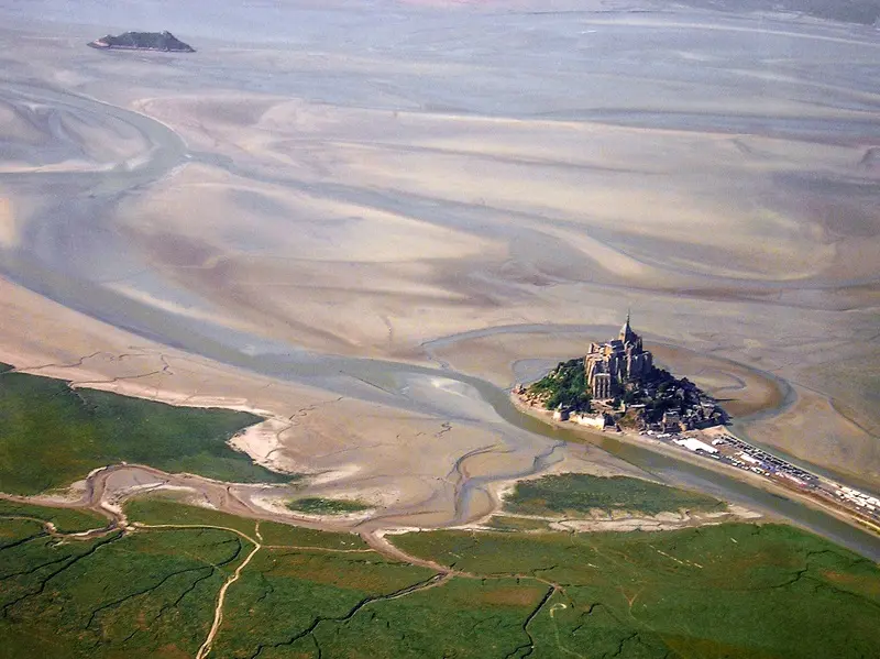 Đảo Mont Saint Michel huyền diệu giữa biển khơi nước Ph&aacute;p 14