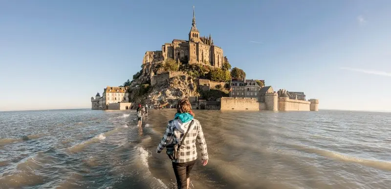 Đảo Mont Saint Michel huyền diệu giữa biển khơi nước Ph&aacute;p 5