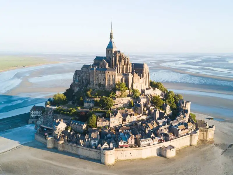 Đảo Mont Saint Michel huyền diệu giữa biển khơi nước Ph&aacute;p 2