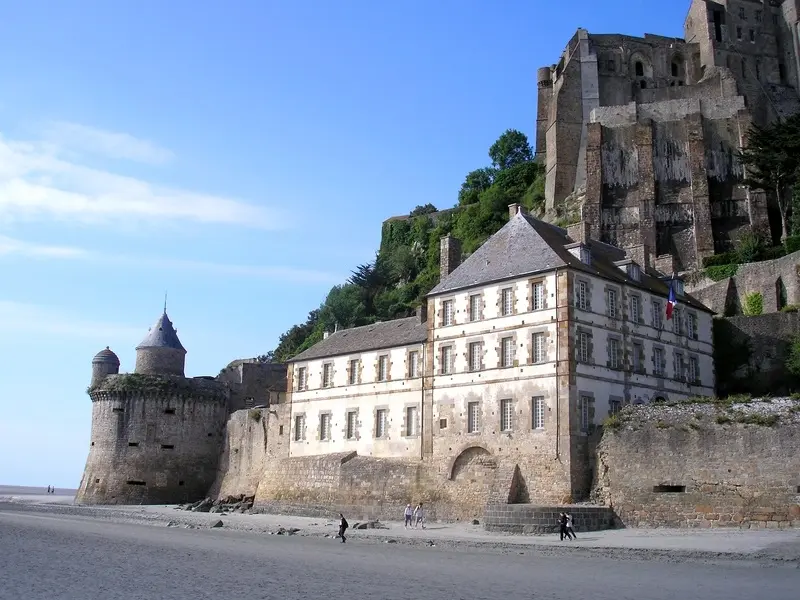 Đảo Mont Saint Michel huyền diệu giữa biển khơi nước Ph&aacute;p 9