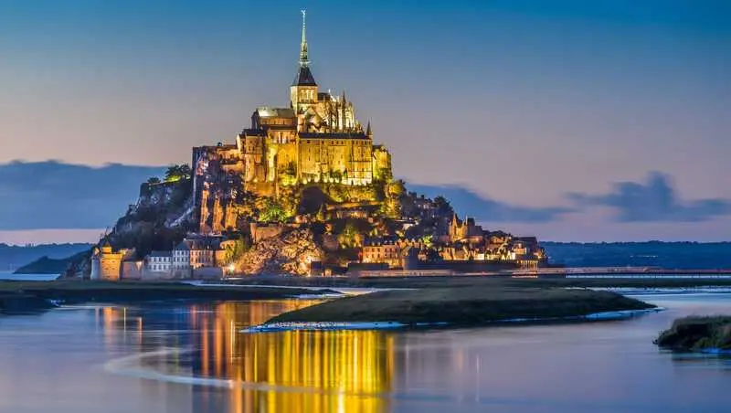 Đảo Mont Saint Michel huyền diệu giữa biển khơi nước Ph&aacute;p 13