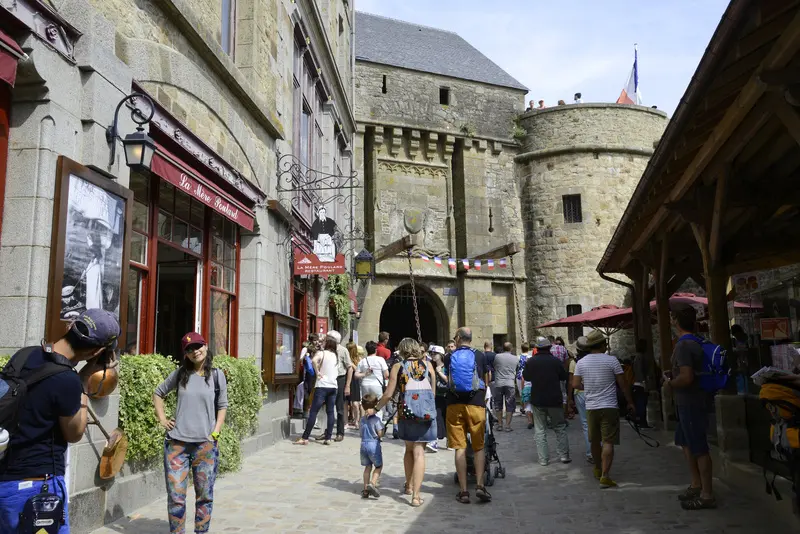 Đảo Mont Saint Michel huyền diệu giữa biển khơi nước Ph&aacute;p 8