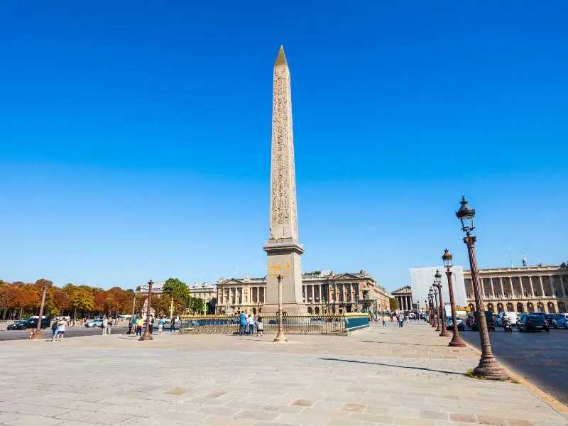 Dạo quanh quảng trường Concorde v&agrave; kh&aacute;m ph&aacute; Paris tr&aacute;ng lệ 2